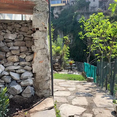 The Midwife House & Garden Nesso