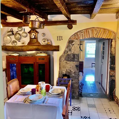 The Midwife House & Garden Appartamento Nesso