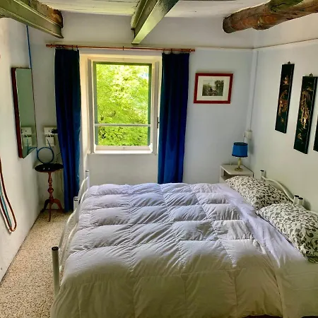 The Midwife House & Garden Apartment *