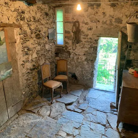 Apartment The Midwife House & Garden Nesso